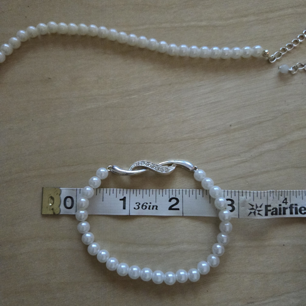 Elegant Vintage AVON "Pearlesque" Teardrop Necklace & Bracelet Set - Picture 9 of 9